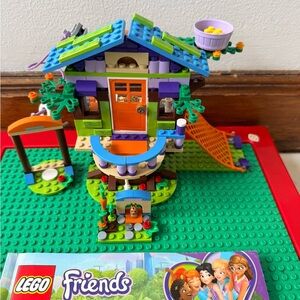 95% complete LEGO Friends Mia's Tree House (41335)